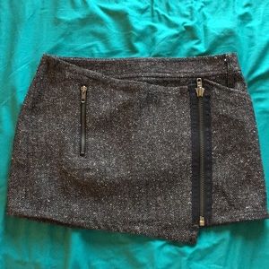 GUESS GRAY MINI SKIRT- Sz 24